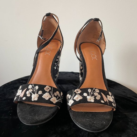 Floral Embroidered Black Heel Sandal - Picture 2 of 3